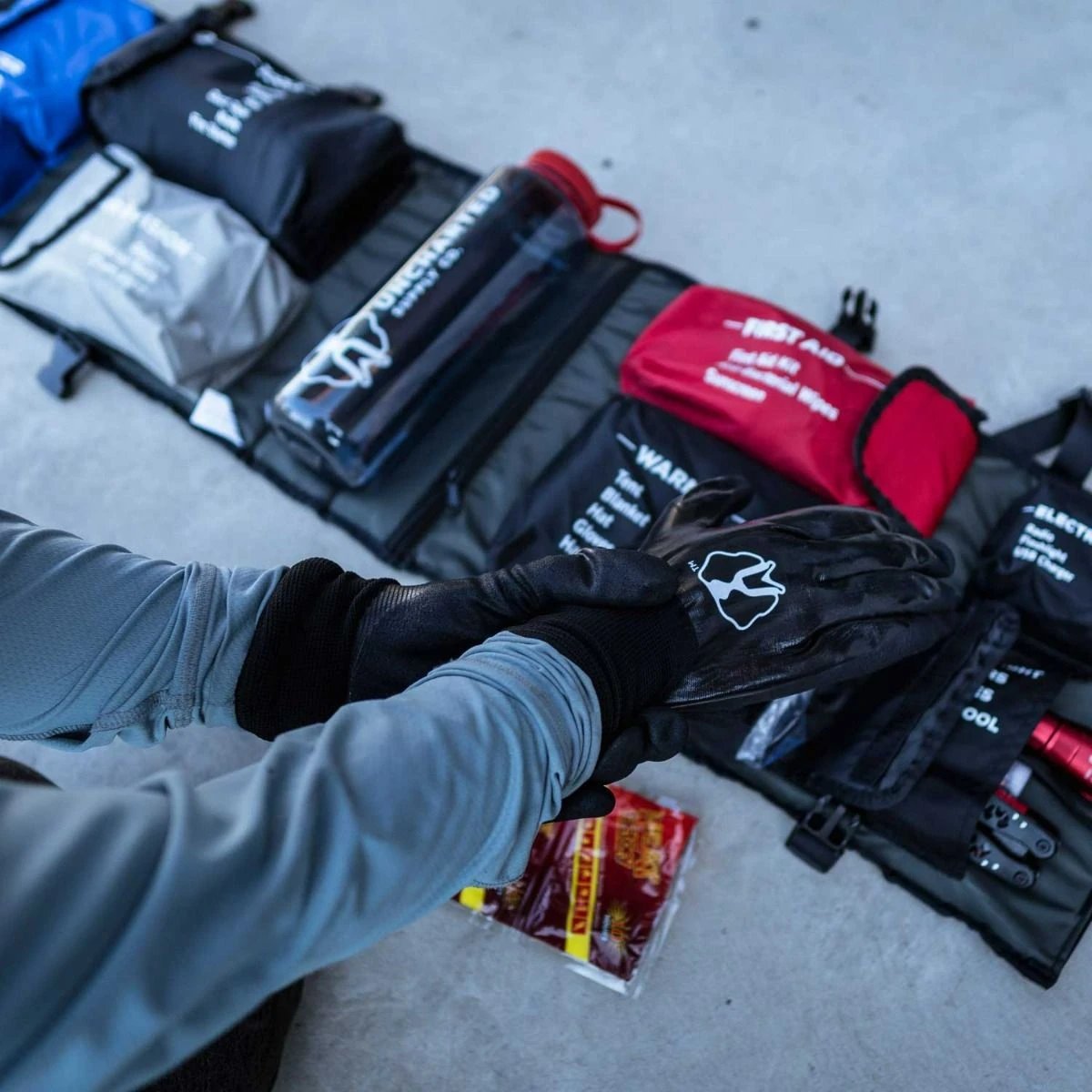 Uncharted Supply Co The Seventy2 Survival System - Image 6